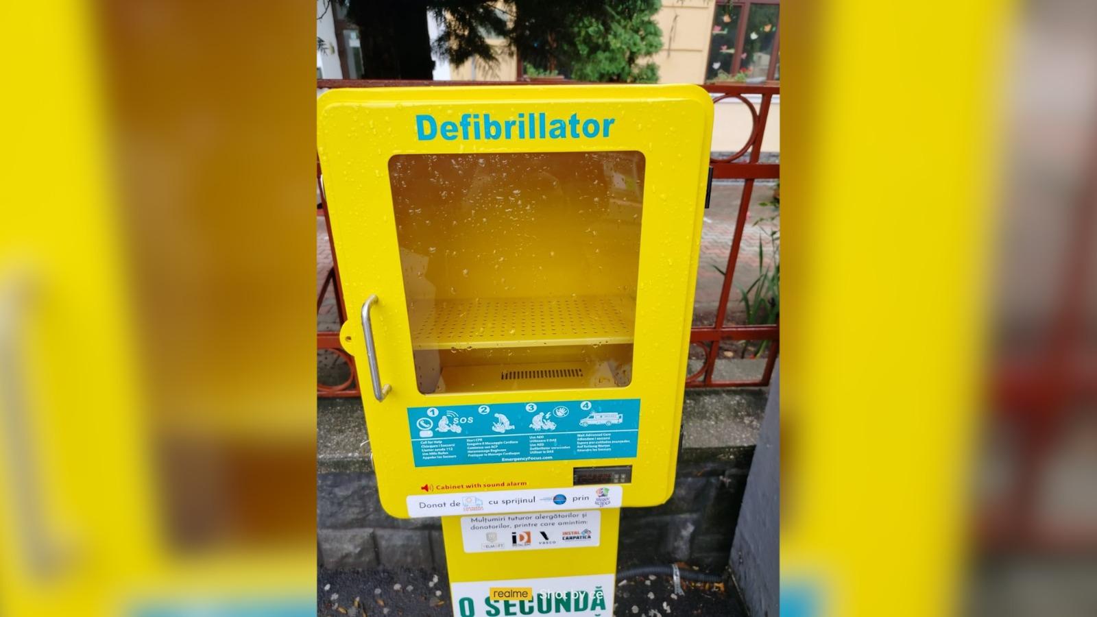 Un defibrilator gratuit, amplasat în centrul Brașovului, a fost furat
