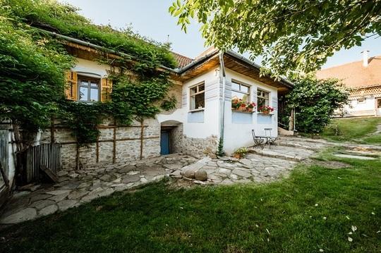 Case tradiţionale langă Viscri, de vânzare pentru 495.000 de euro