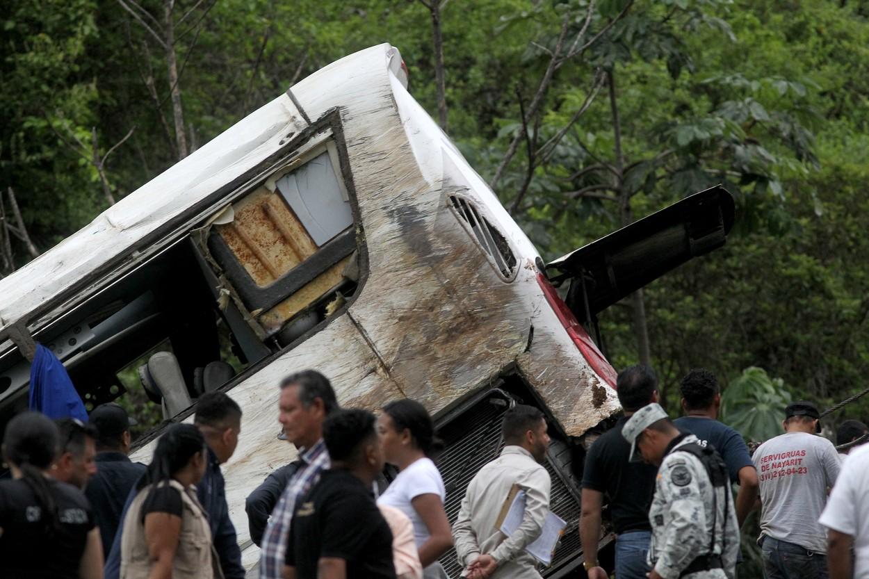 Un autobuz plin cu pasageri a plonjat într-o râpă în Mexic. 18 migranţi care se mergeau în SUA au murit iar alţi 20 sunt răniţi