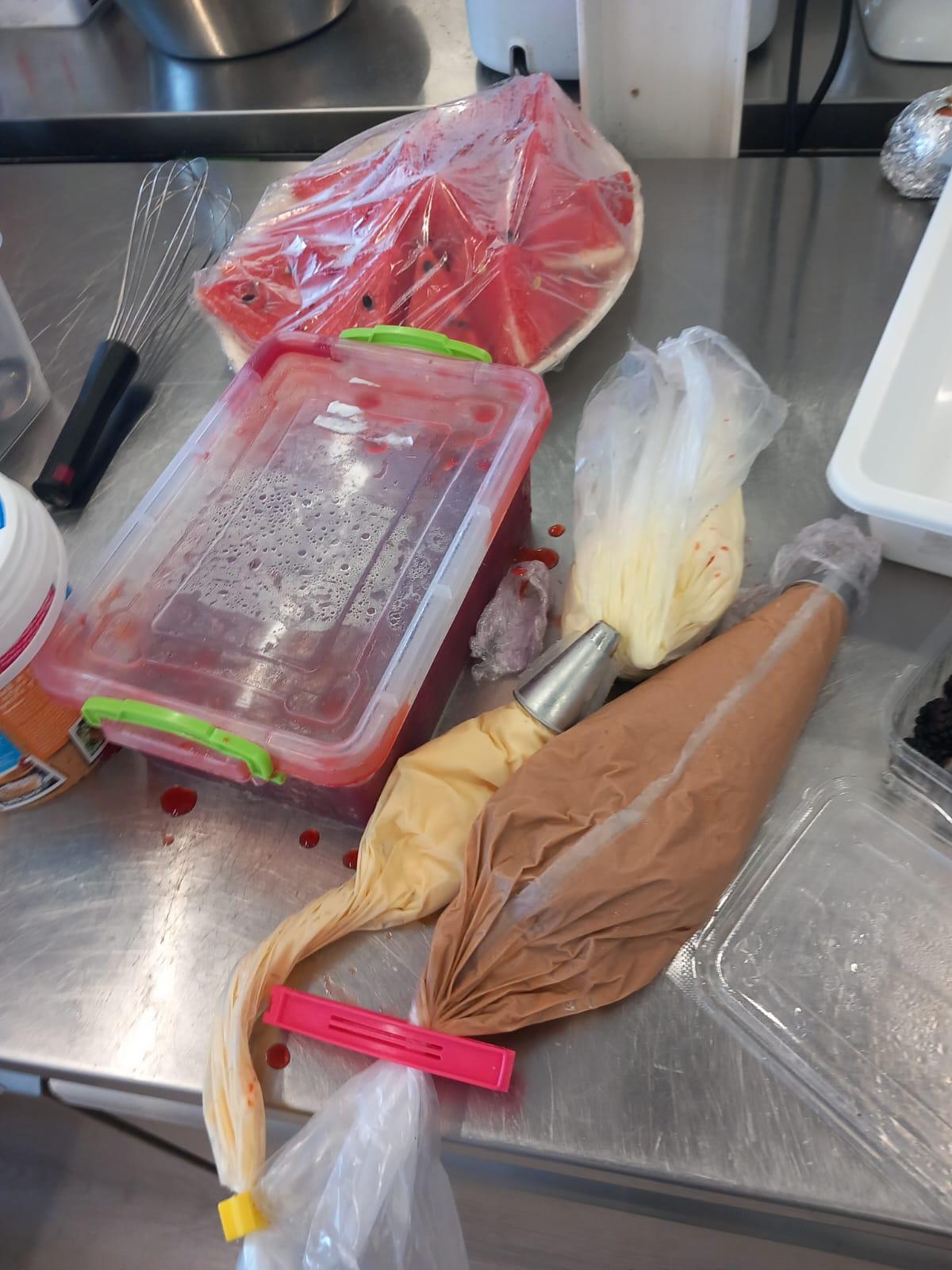 Restaurant din Constanţa, amendat după ce vindea preparate expirate şi fura clienţii la cântar. Localul nu avea nici autorizaţie de funcţionare