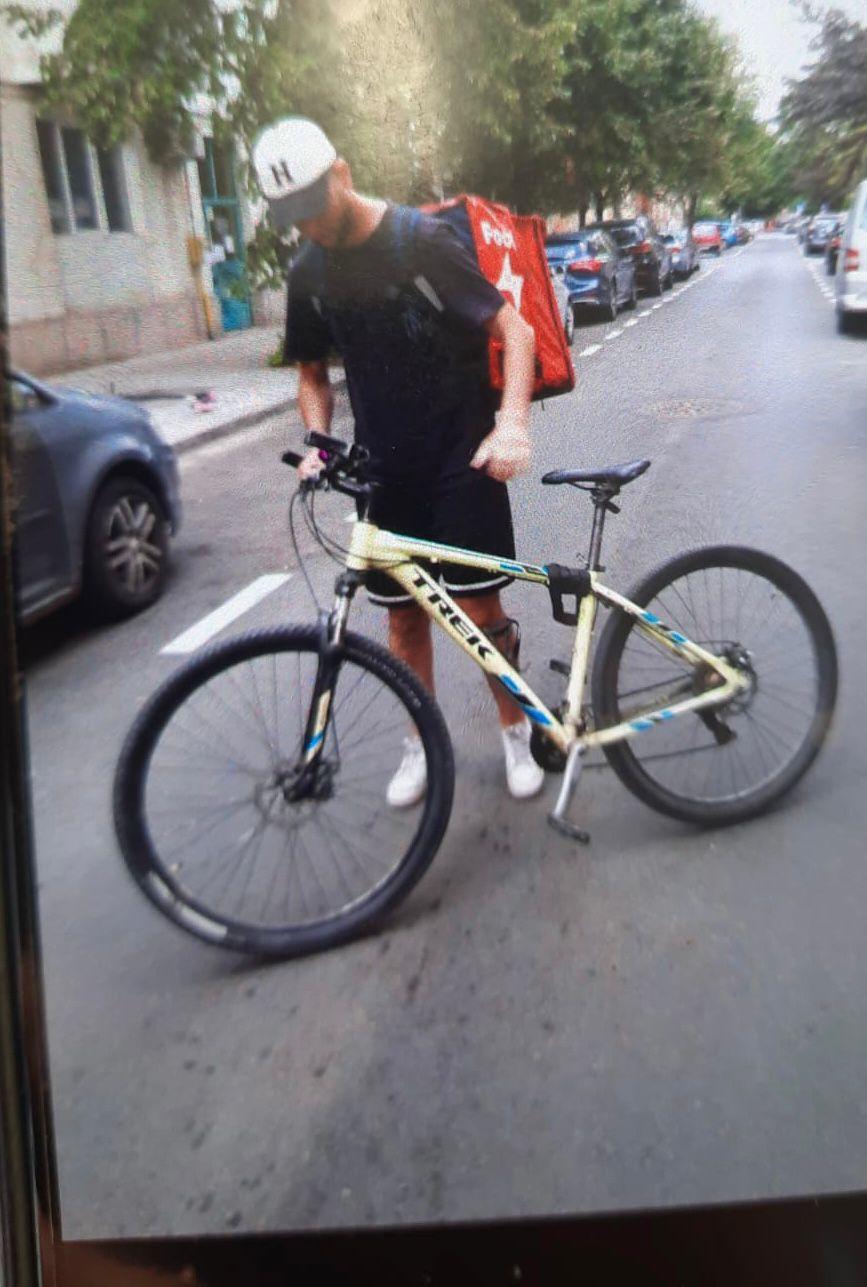 Copil de 4 ani, accidentat de un curier pe bicicletă în Timişoara. Poliţia, pe urmele biciclistului care a fugit de la locul faptei