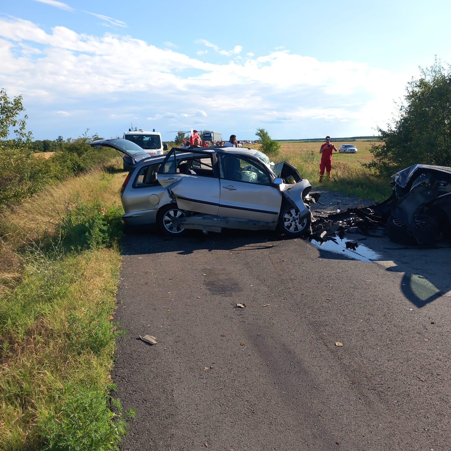 Două maşini, făcute praf într-un accident mortal în Bulzeşti. Un şofer a murit iar pentru o femeie a fost adus elicopterul SMURD