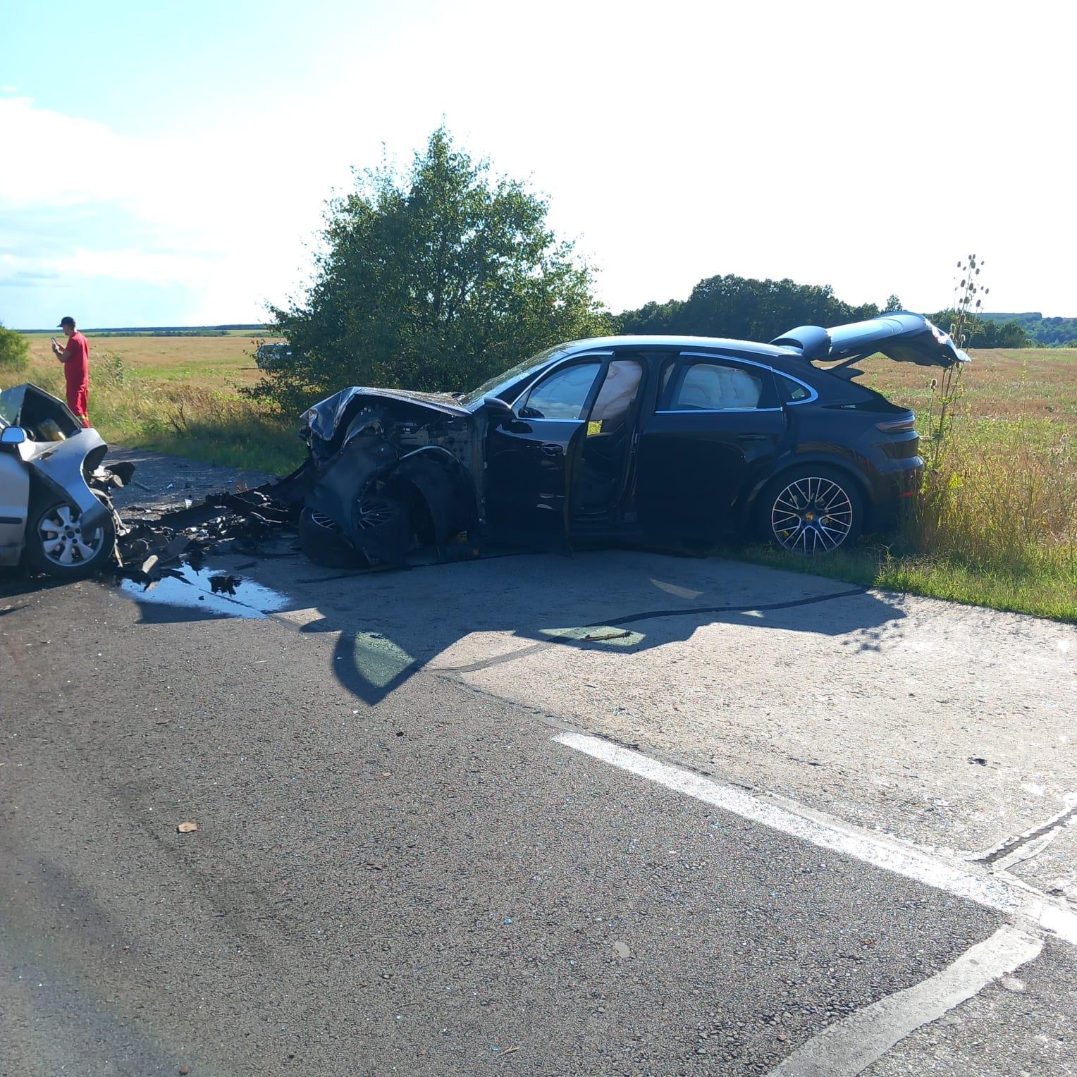 Două maşini, făcute praf într-un accident mortal în Bulzeşti. Un şofer a murit iar pentru o femeie a fost adus elicopterul SMURD