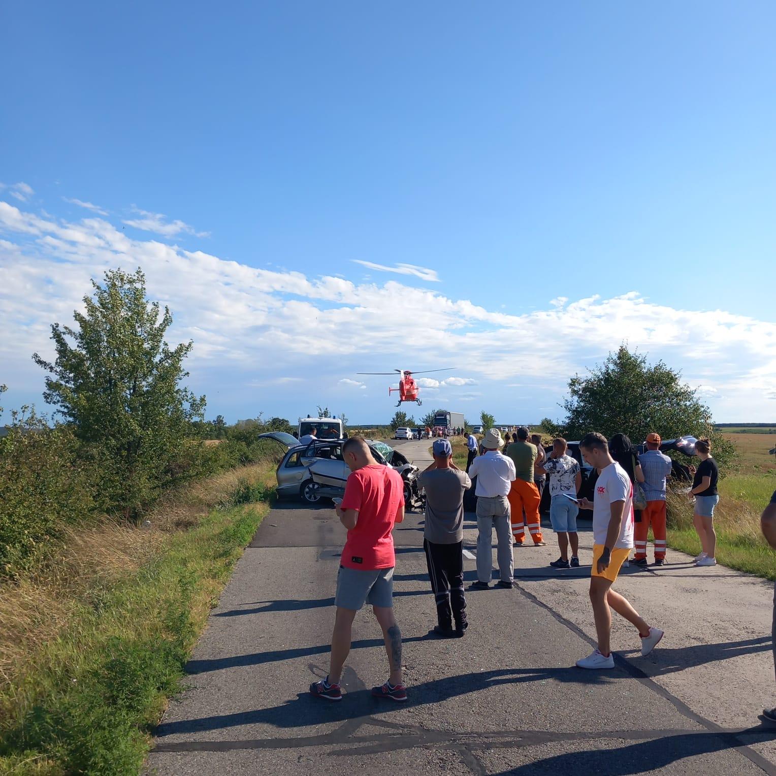 Două maşini, făcute praf într-un accident mortal în Bulzeşti. Un şofer a murit iar pentru o femeie a fost adus elicopterul SMURD