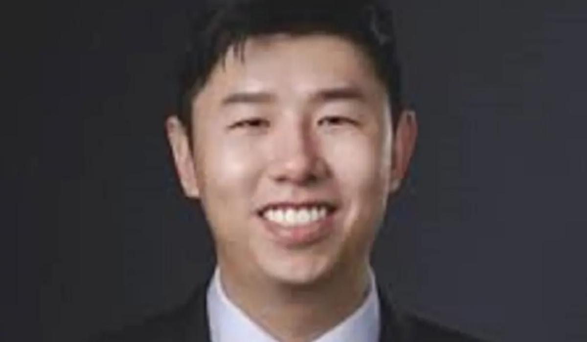 Un medic din SUA şi-a violat pacientele după ce le-a sedat, apoi le-a filmat. Iubita sa, una dintre victime, i-a găsit înregistrările dezgustătoare în telefon