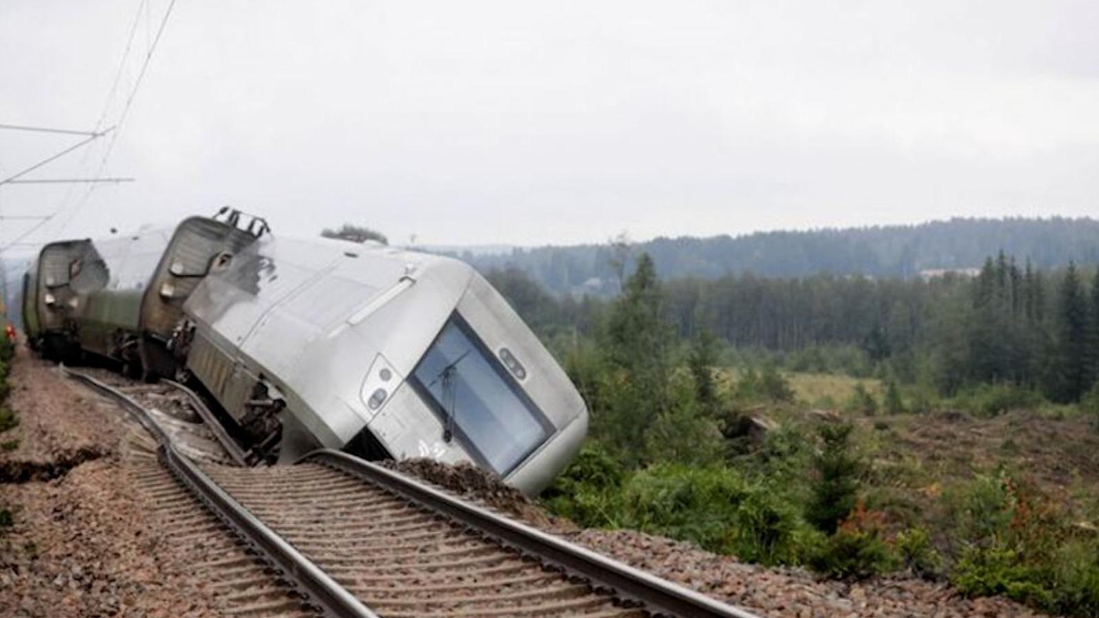 Mii de pompieri se luptă cu incendiile de vegetaţie din Spania şi Portugalia. Localnicii au făcut un zid uman şi i-au ajutat să care apă