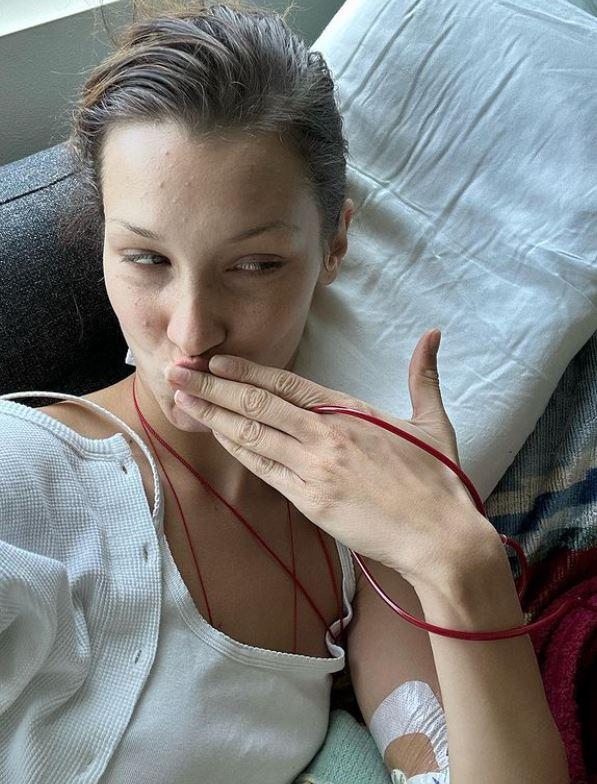 Bella Hadid luptă de 15 ani cu boala Lyme
