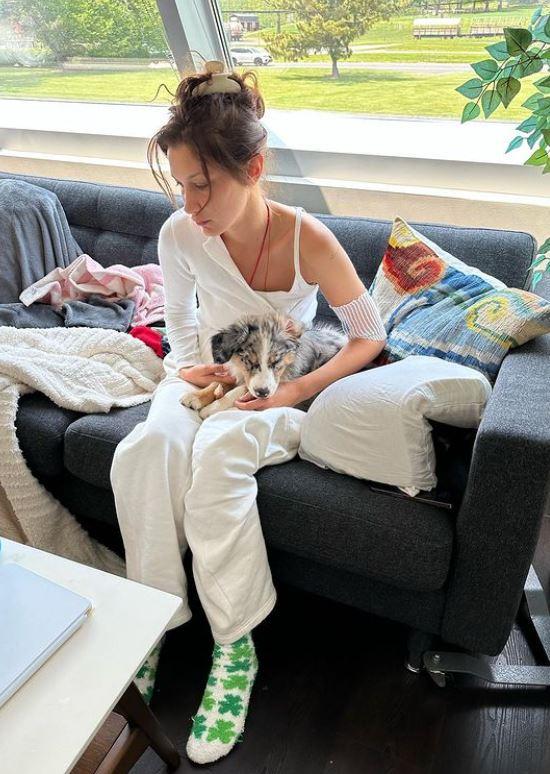 Bella Hadid luptă de 15 ani cu boala Lyme