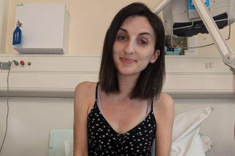 Cancerul a răpit-o înainte să poarte rochia de mireasă. O tânăra în stagiu terminat a sfârşit în braţele familiei, cu 2 săptămâni înaintea nunţii, în UK