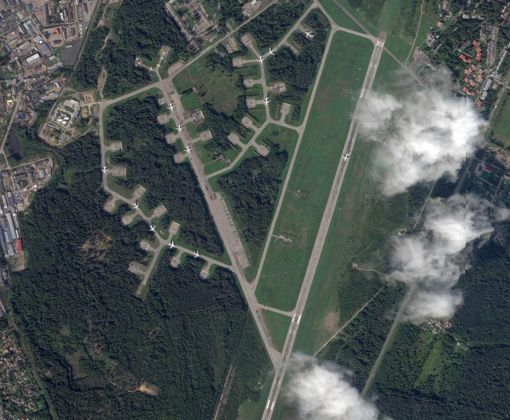 Momentul în care un roi de drone ucrainene distruge 4 avioane Il-76. Ruşii nici nu au ştiut de unde a venit atacul Budanov: "Lucrăm de pe teritoriul Rusiei"