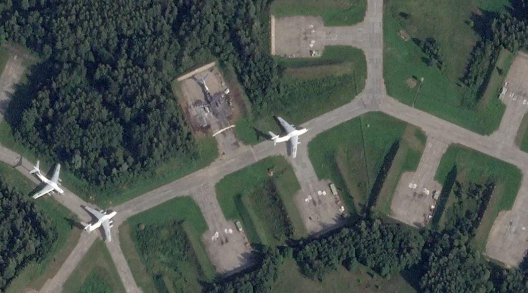 Momentul în care un roi de drone ucrainene distruge 4 avioane Il-76. Ruşii nici nu au ştiut de unde a venit atacul Budanov: "Lucrăm de pe teritoriul Rusiei"