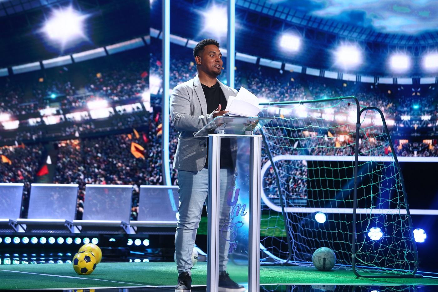 Ediţie specială iUmor. Florin Răducioiu, Helmuth Duckadam, Florin Gardoş şi Ion Crăciunescu, la masa juraţilor înaintea meciului România – Kosovo difuzat la Antena 1