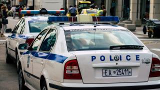 Atac sângeros lângă Atena: şase persoane, împuşcate mortal într-un schimb de focuri de armă. Poliţia greacă suspectează un război între bande rivale
