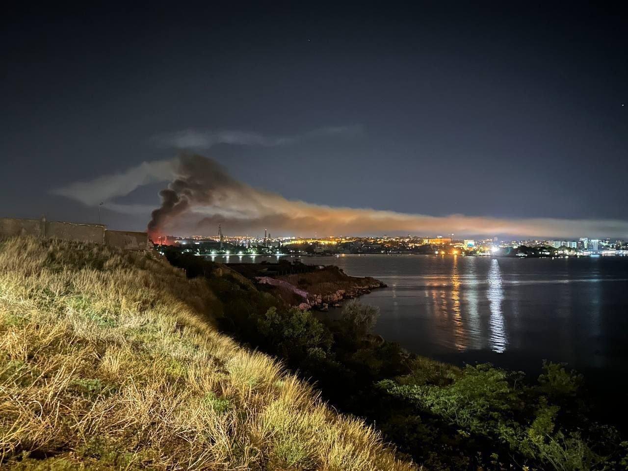 Ruşii au atacat iar masiv la graniţa României cu drone. Ucrainenii au lovit cu rachete şantierul naval din Sevastopol, unde avariat două nave