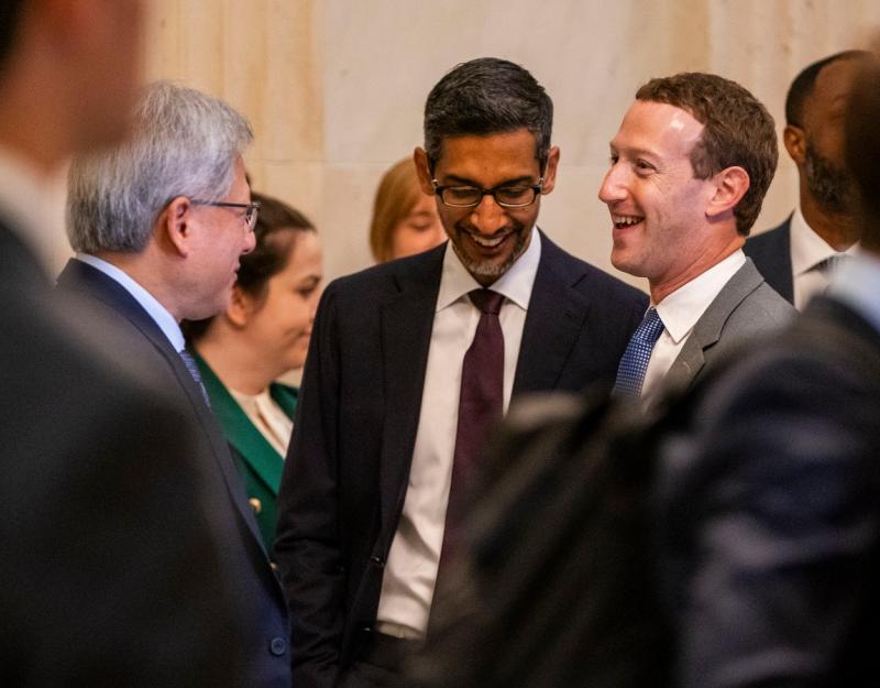 Întâlnire secretă cu marii miliardari în senatul american. Ce au decis bogaţii din Big Tech despre inteligenţa artificială Întâlnire secretă cu marii miliardari în senatul american. Ce au decis bogaţii din Big Tech despre inteligenţa artificială