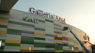 Mall-ul Galleria din Arad, scos la vânzare cu 9,2 milioane de euro. A fost părăsit de chiriaşi, după o investiţie uriaşă