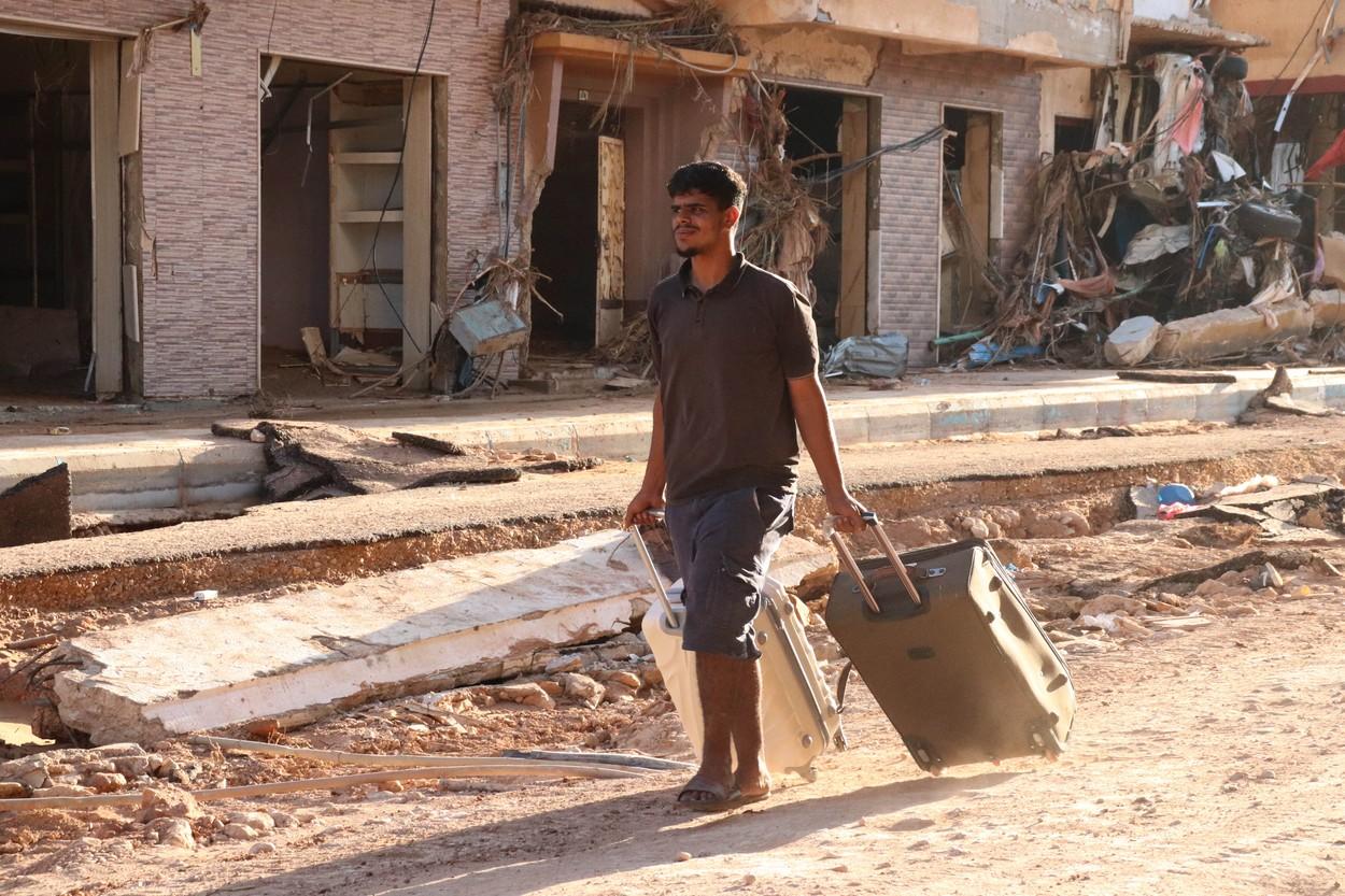 "Nu vrem mâncare, aduceţi-ne pungi pentru cadavre". Risc de holeră în Libia. Localnicii sunt martorii unor scene de groază: rămăşiţele celor ucişi ies la suprafaţă