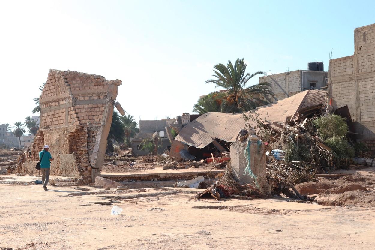 "Nu vrem mâncare, aduceţi-ne pungi pentru cadavre". Risc de holeră în Libia. Localnicii sunt martorii unor scene de groază: rămăşiţele celor ucişi ies la suprafaţă