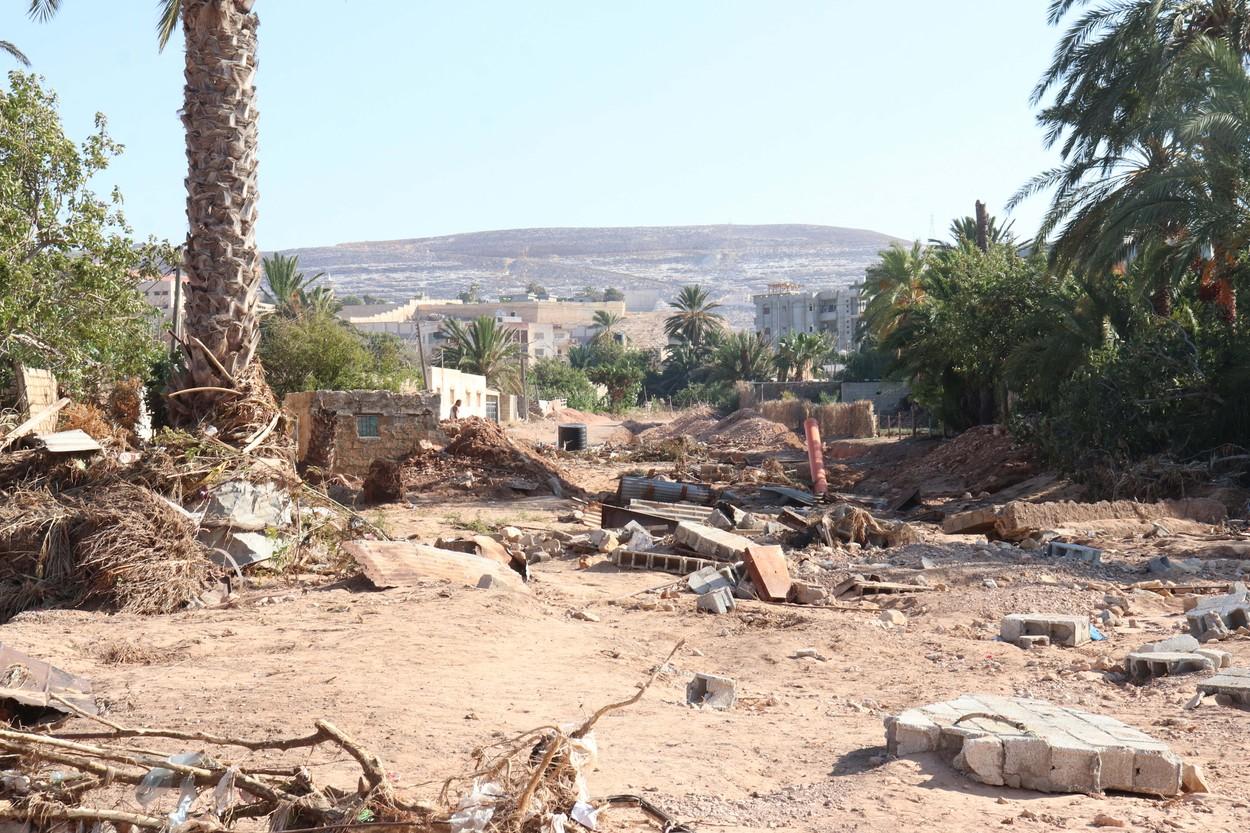 "Nu vrem mâncare, aduceţi-ne pungi pentru cadavre". Risc de holeră în Libia. Localnicii sunt martorii unor scene de groază: rămăşiţele celor ucişi ies la suprafaţă