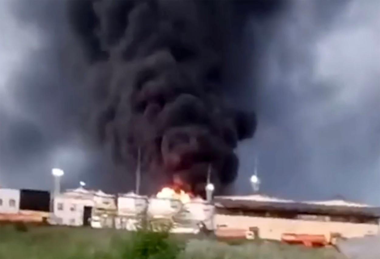 Incendiu la un depozit de carburanţi din staţiunea Soci, unde Putin are o reşedinţă oficială.