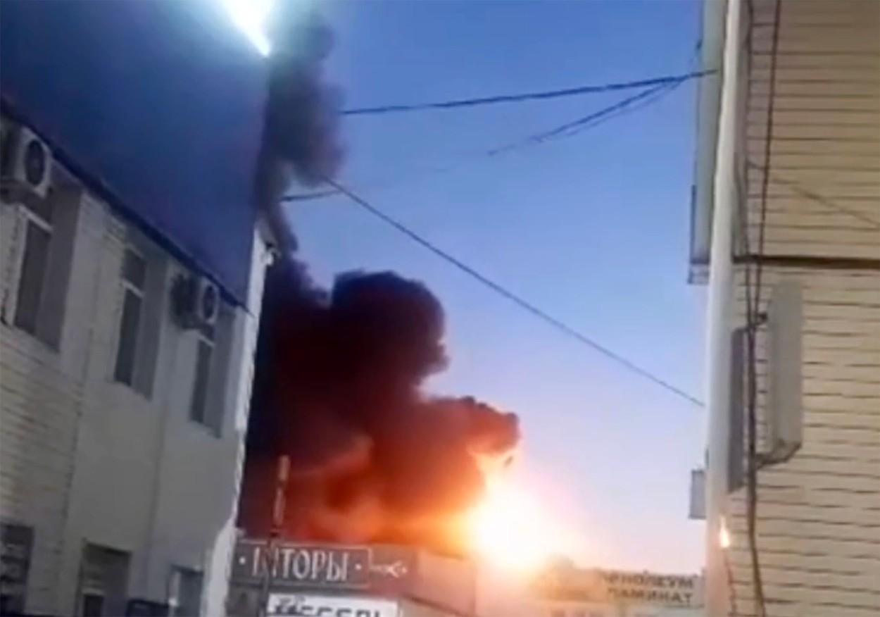 Incendiu la un depozit de carburanţi din staţiunea Soci, unde Putin are o reşedinţă oficială.