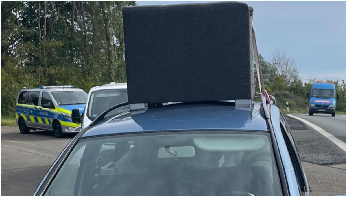 Tânăr român, prins drogat la volan pe o autostrada din Germania. Polițiștii l-au oprit după ce au văzut că avea o canapea pe mașină Tânăr român, prins drogat la volan pe o autostrada din Germania. Polițiștii l-au oprit după ce au văzut că avea o canapea pe mașină