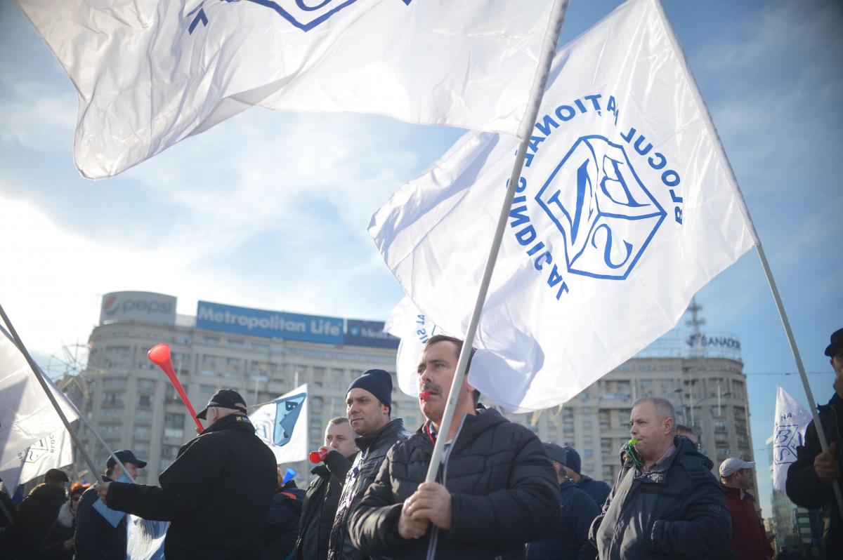 Protest al Blocului Naţional Sindical în faţa Palatului Victoria Protest al Blocului Naţional Sindical în faţa Palatului Victoria