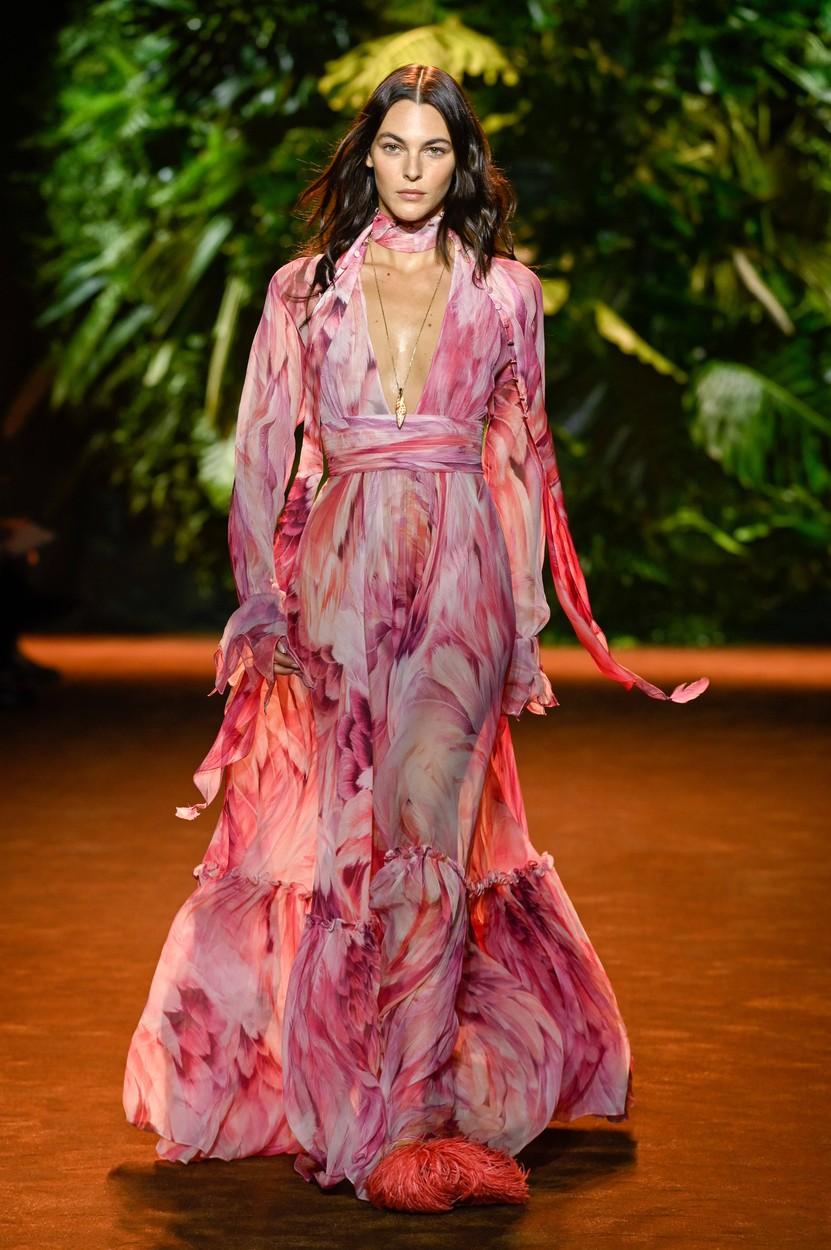 Vittoria Ceretti a defilat pentru Fendi