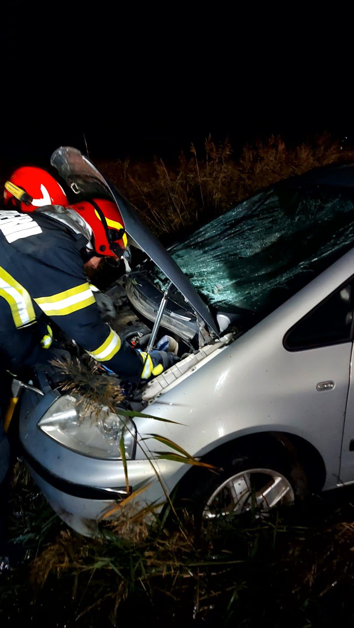 Bărbat mort pe loc, după ce şoferul unui Opel l-a acroşat pe marginea drumului şi a plonjat într-un câmp. Impact fatal în Botoşani