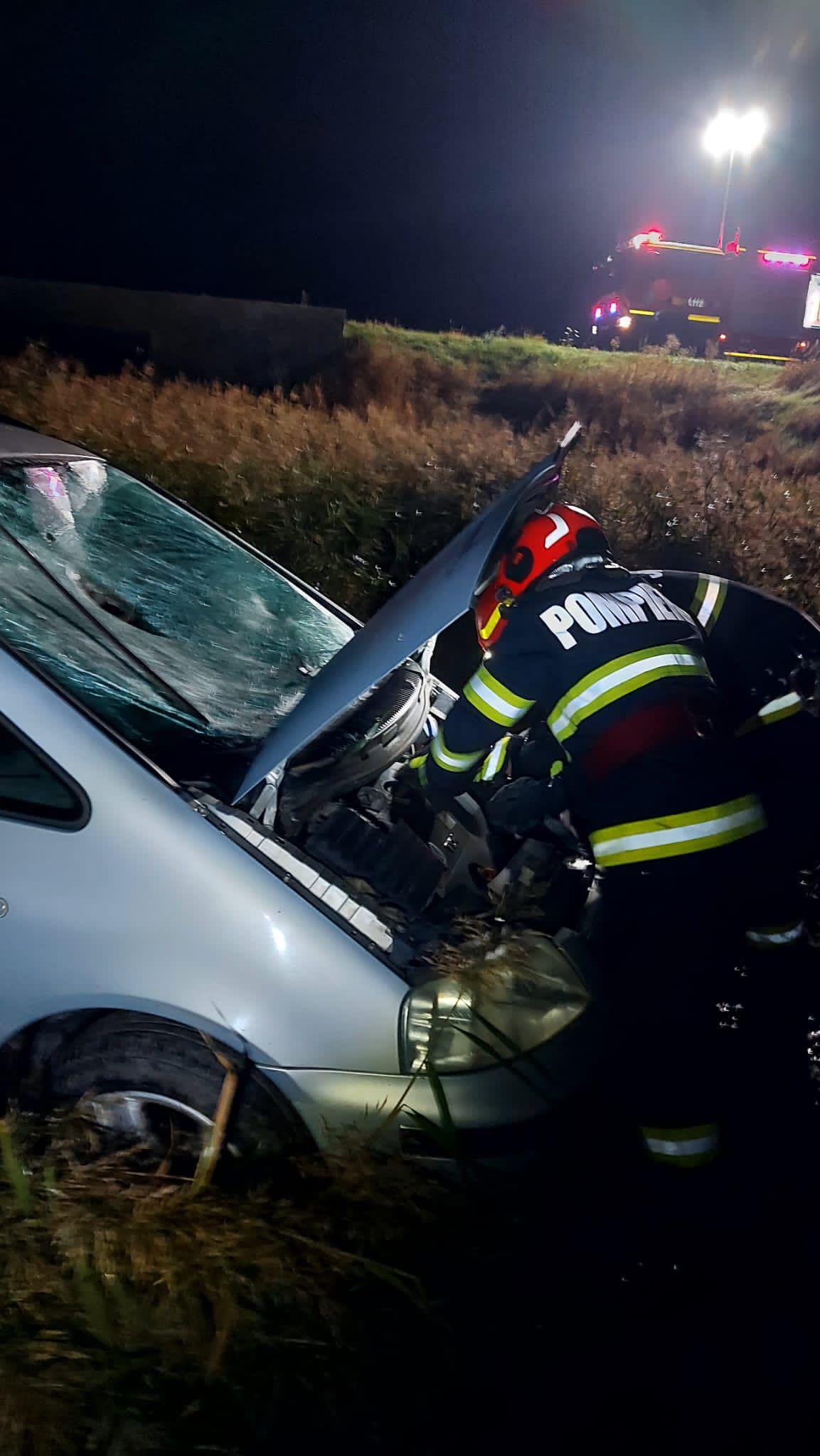 Bărbat mort pe loc, după ce şoferul unui Opel l-a acroşat pe marginea drumului şi a plonjat într-un câmp. Impact fatal în Botoşani
