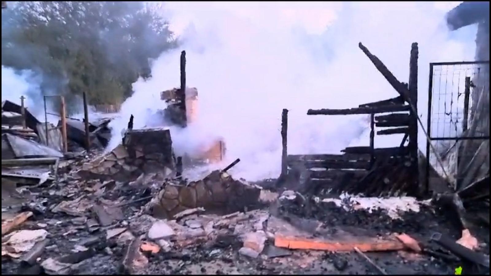 Şi-a dat singur foc la casă şi acum se află la ATI cu arsuri grave pe corp. Gest extrem al unui bărbat din Prahova