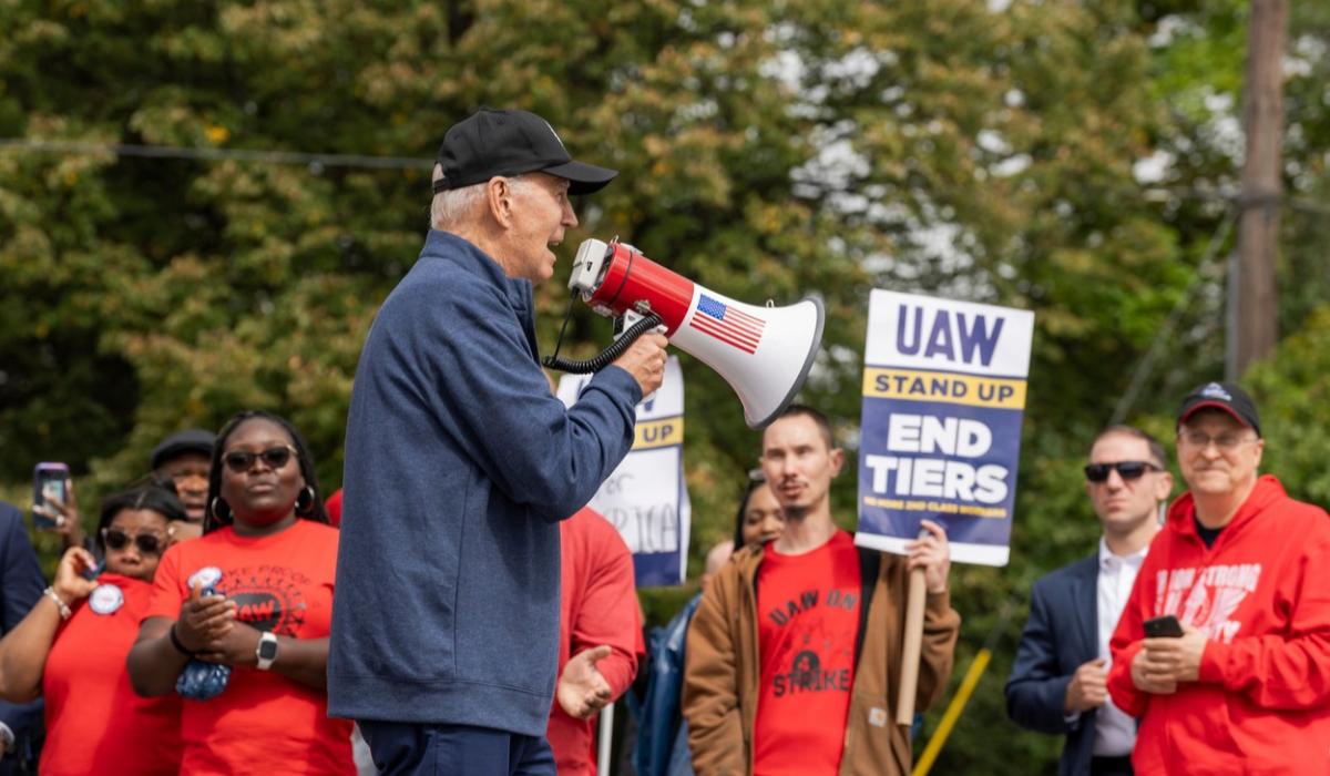 Moment istoric în SUA, Biden, primul președinte american care se alătură unui protest al muncitorilor, în Michigan Moment istoric în SUA, Biden, primul președinte american care se alătură unui protest al muncitorilor, în Michigan