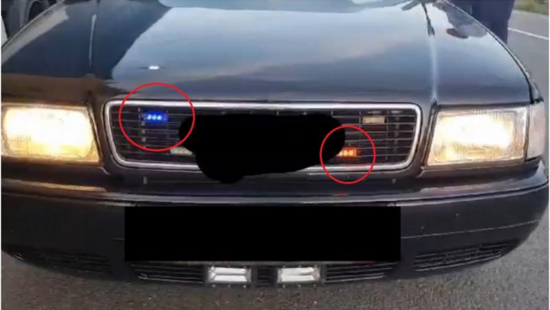 Tânăr de 26 de ani, amendă usturătoare după ce și-a pus lumini de poliție pe mașină, în Cluj. A rămas pieton pentru trei luni