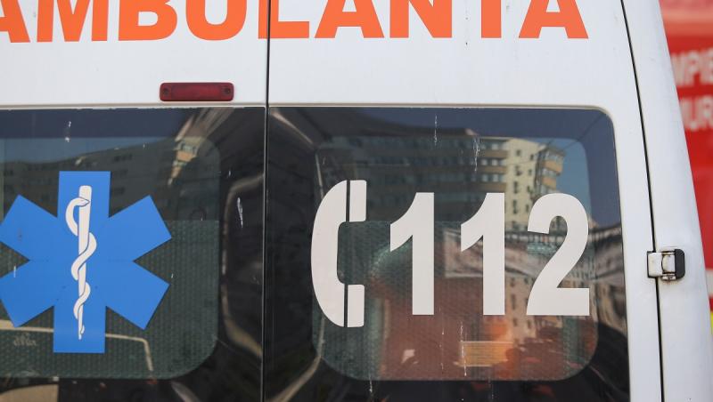 Ambulanţă aflată în misiune, accident teribil cu un autoturism, în Bârlad. Pacientul, preluat de o altă autospecială