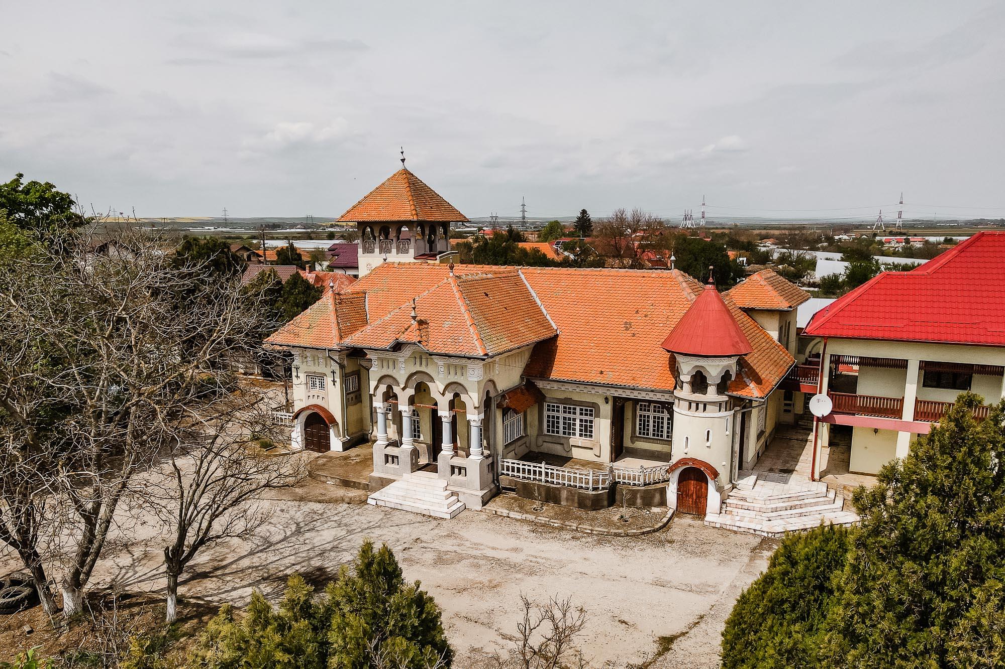 Cu cât se vinde Conacul Romano, una dintre bijuteriile care a fost locuinţa nepotului lui Ceauşescu. 100 de ani de istorie, în 9 hectare de teren