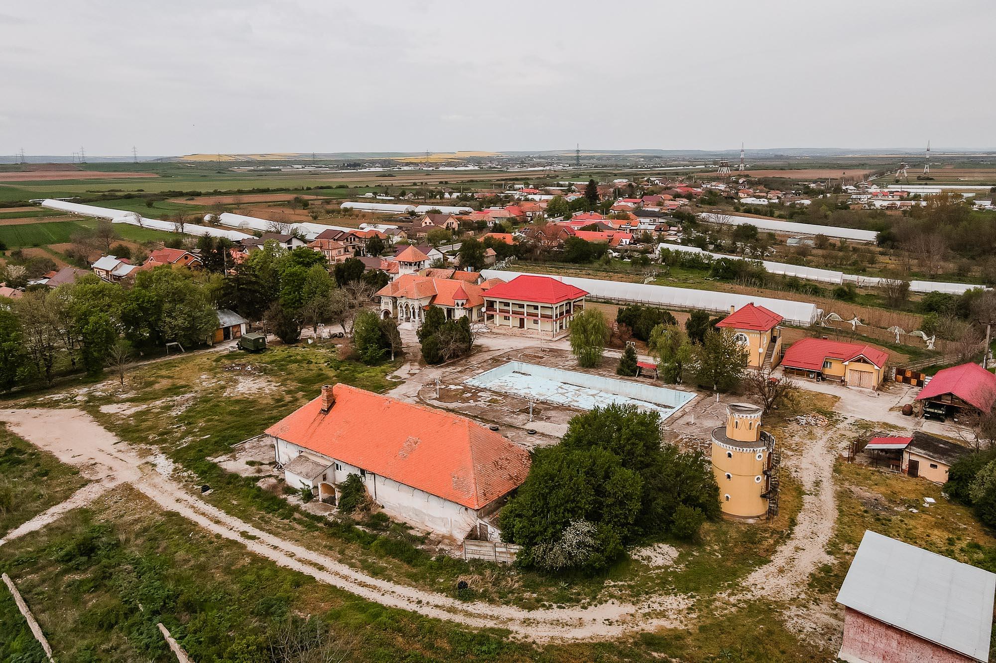 Cu cât se vinde Conacul Romano, una dintre bijuteriile care a fost locuinţa nepotului lui Ceauşescu. 100 de ani de istorie, în 9 hectare de teren