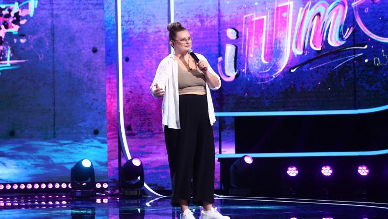 Hannah Becker, din SUA, direct pe scena iUmor. Bordea: "Ești o comediantă asumată și te felicit pentru treaba asta!"