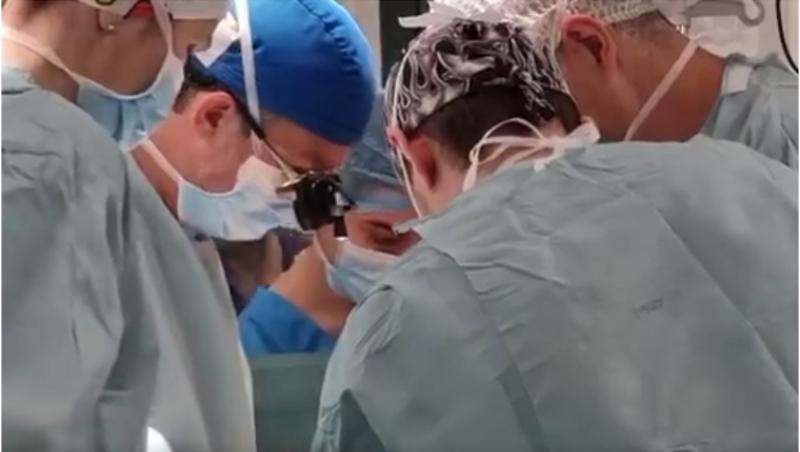 "Numai Dumnezeu poate pătrunde în sufletul cuiva. Inima are tainele ei". Mărturiile medicului care i-a salvat viața fetei de 17 ani, cu o inimă artificială