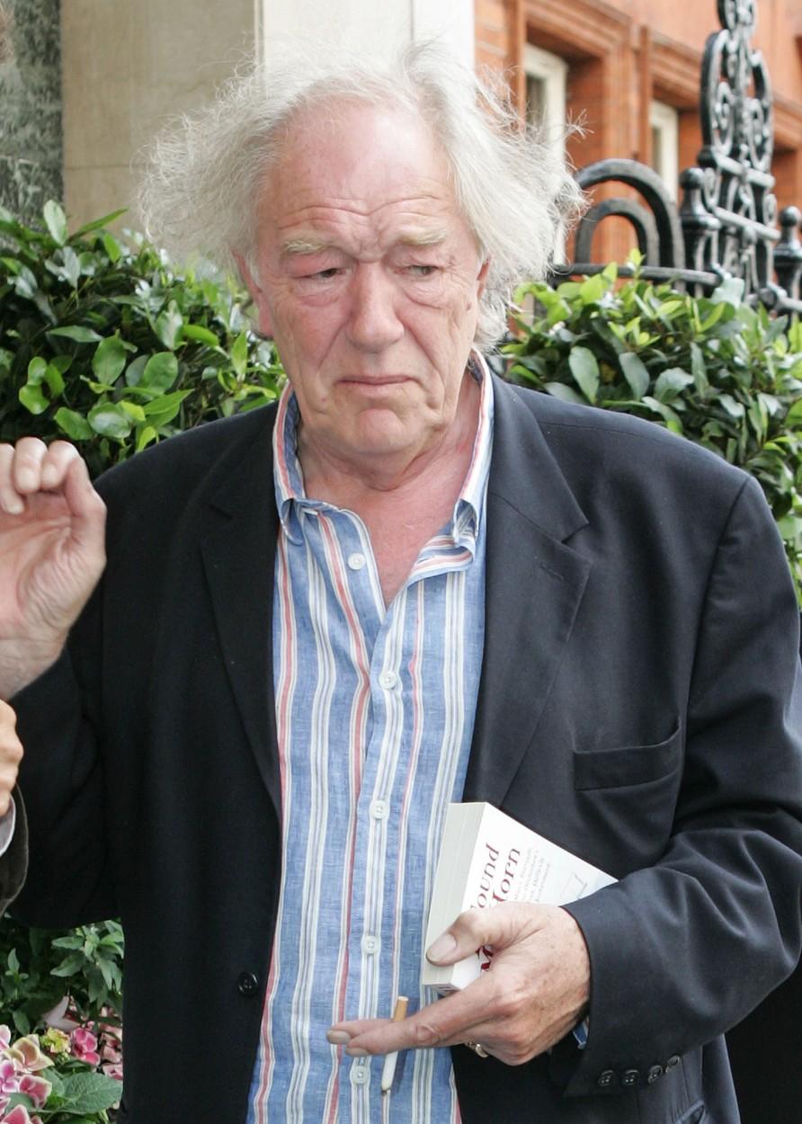 Sir Michael Gambon, celebru pentru rolul lui Dumbledore din seria Harry Potter, a murit la 82 de ani, după o criză de pneumonie