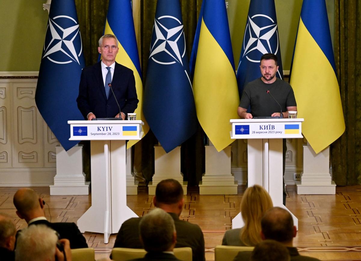 Stoltenberg, vizită surpriză la Kiev. Zelenski: "Aderarea Ucrainei la NATO, doar o chestiune de timp" Stoltenberg, vizită surpriză la Kiev. Zelenski: "Aderarea Ucrainei la NATO, doar o chestiune de timp"