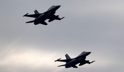 Puţini soldaţi ucraineni au început cursurile de engleză pentru a putea folosi avioanele F-16, anunţă SUA