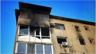 Incendiu într-un bloc din Târgovişte. Un apartament s-a făcut scrum: toţi locatarii au fost evacuaţi