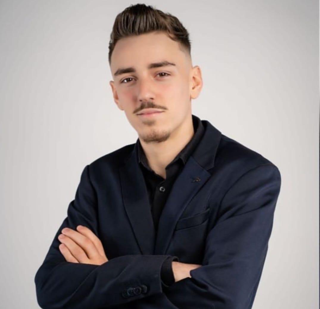 Cristian Filip, un tânăr celebru pe TikTok, a fost dat dispărut în Bucureşti. Poliţia cere ajutorul oamenilor pentru a-l găsi