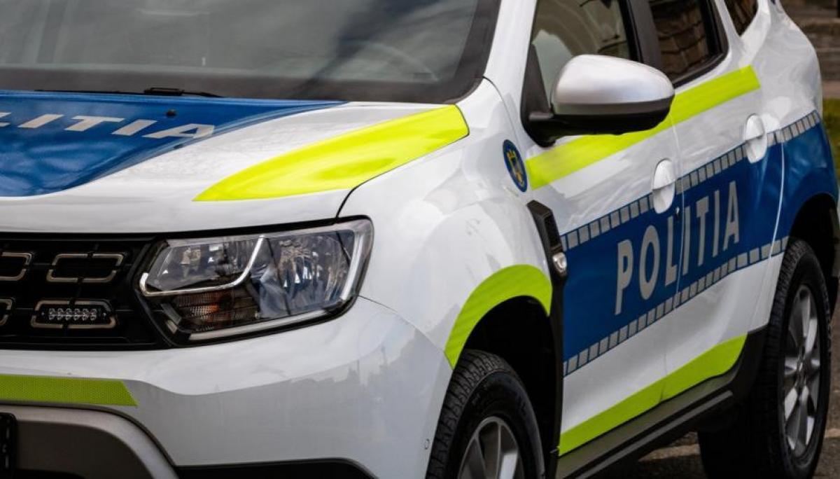 Un bărbat din Covasna, fără permis, a furat o maşină dar a fost prins după ce a făcut accident fix cu autospeciala Poliţiei Un bărbat din Covasna, fără permis, a furat o maşină dar a fost prins după ce a făcut accident fix cu autospeciala Poliţiei
