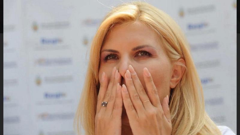 Fostul ministru Elena Udrea susţine că i s-a refuzat solicitarea de a merge la ziua de naştere a fetiţei sale