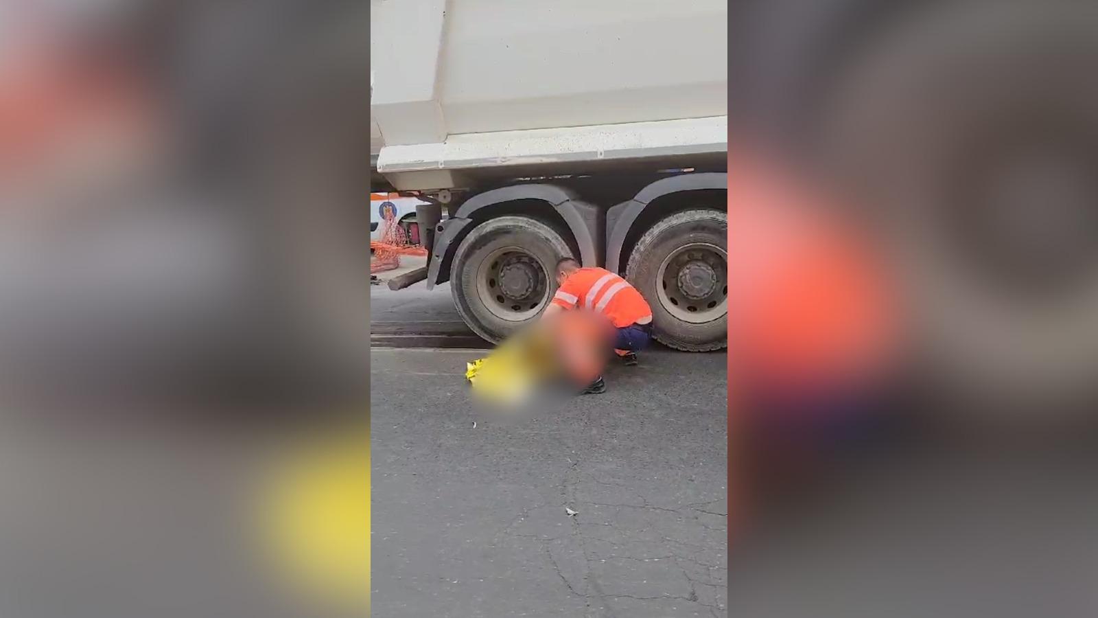 Scene de groază în centrul Brăilei: bărbat de 72 de ani, prins sub roţile unei autobasculante. A murit pe loc, după ce a traversat neregulamentar
