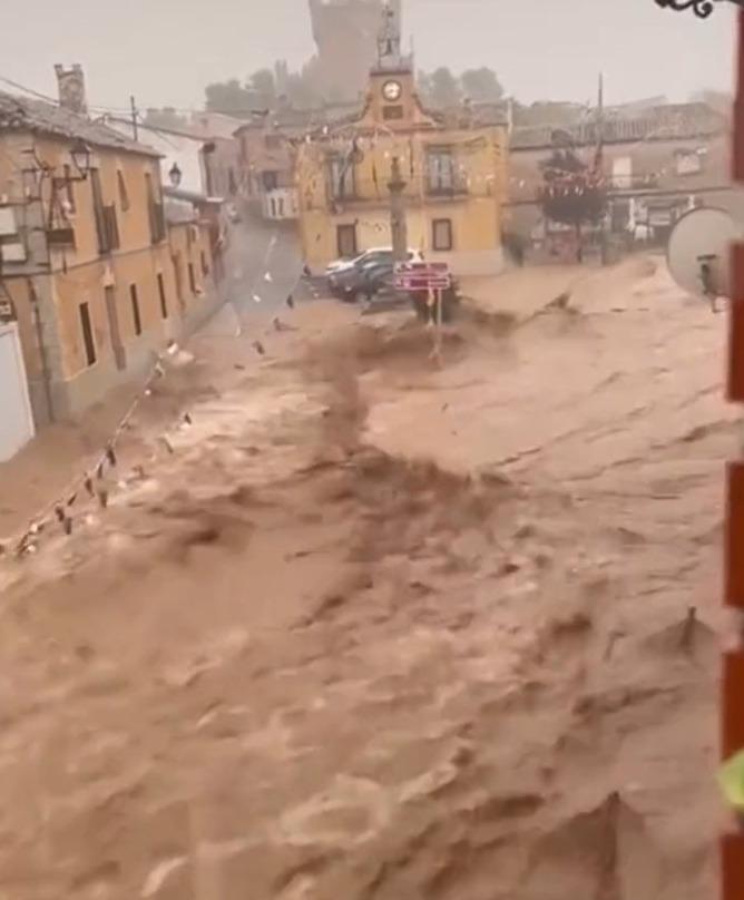 Doi oameni au murit şi doi sunt daţi dispăruţi în urma ploilor torenţiale care au provocat inundaţii puternice în centrul Spaniei