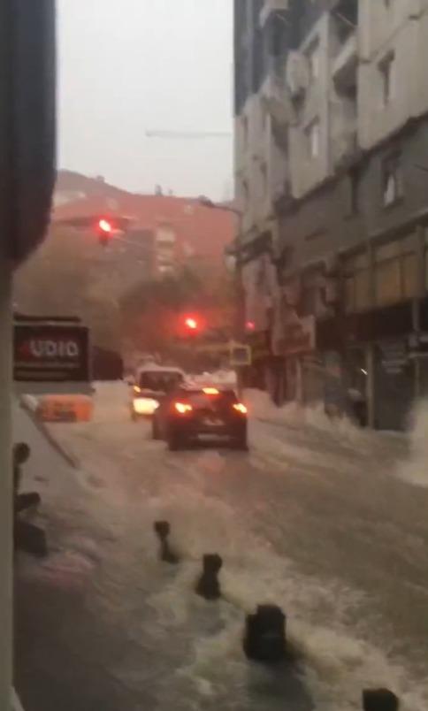 Doi oameni au murit şi doi sunt daţi dispăruţi în urma ploilor torenţiale care au provocat inundaţii puternice în centrul Spaniei