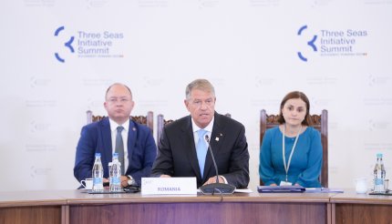 Klaus Iohannis a informat aliaţii NATO despre bucăţile de dronă prăbuşite pe teritoriul României. Comunicarea despre incident, "făcută cu bună credinţă"