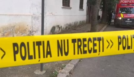 Crimă înfiorătoare în Olt. Un bărbat şi-a ucis partenera de viaţă după ce a lovit-o cu securea în cap, în urma unei dispute